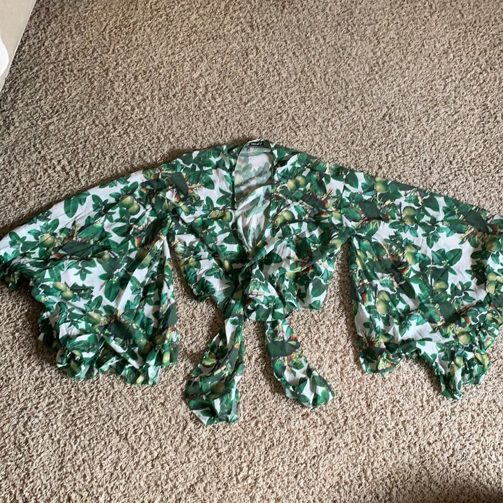Tie front patterned crop top